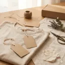 Etichete swing tag kraft cu siret - textile si imbracaminte Etichete swing tag kraft cu siret - textile si imbracaminte