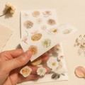 Carte cu stickere Blossom Season Autumn Colors and Flowers – flori de toamna, PET si washi, aprox. 120 bucati Carte cu stickere Blossom Season Autumn Colors and Flowers – flori de toamna, PET si washi, aprox. 120 bucati