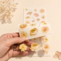 Carte cu stickere Blossom Season Warm Sun and Flowers – flori calde, PET si washi, aprox. 120 bucati Carte cu stickere Blossom Season Warm Sun and Flowers – flori calde, PET si washi, aprox. 120 bucati