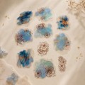 Set stickere PET Starry Flower Charm Sea Rhyme Paeoniae – flori albastre cu detalii rose-gold, 10 bucati Set stickere PET Starry Flower Charm Sea Rhyme Paeoniae – flori albastre cu detalii rose-gold, 10 bucati