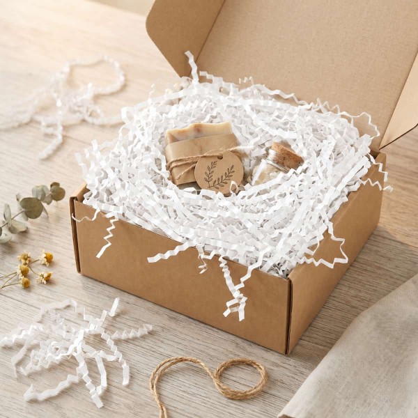 Hartie maruntita zig-zag alba pentru umplutura, 100 g – cutie kraft reutilizabila 210 x 150 x 50 mm Hartie maruntita zig-zag alba pentru umplutura, 100 g – cutie kraft reutilizabila 210 x 150 x 50 mm