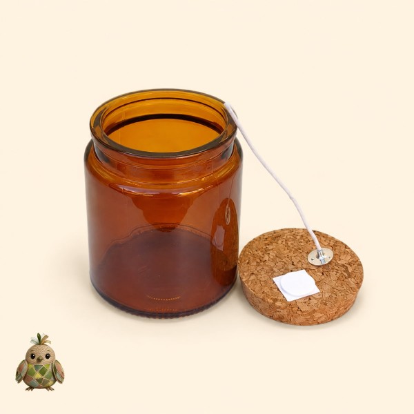 Set borcan ambra tip apotecar 200 ml pentru lumanare, cu capac din pluta, fitil 10 cm si autocolant dublu adeziv